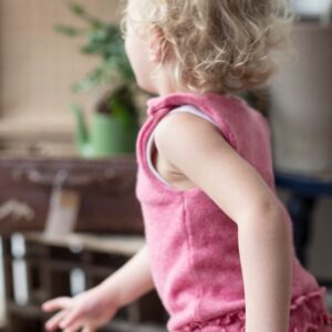 Lamswollen peuterpakje met knoopjes